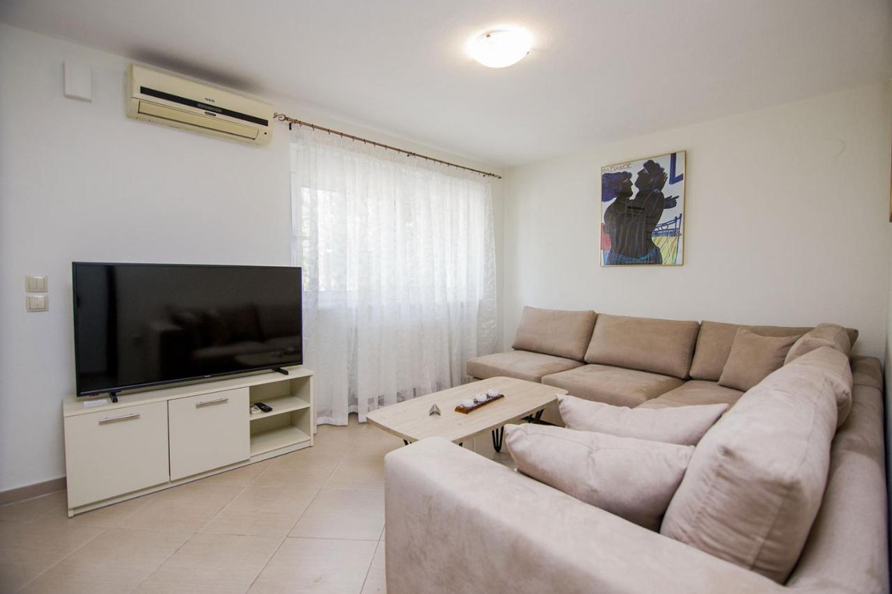 Kasta Bnb Ofrínion 외부 사진