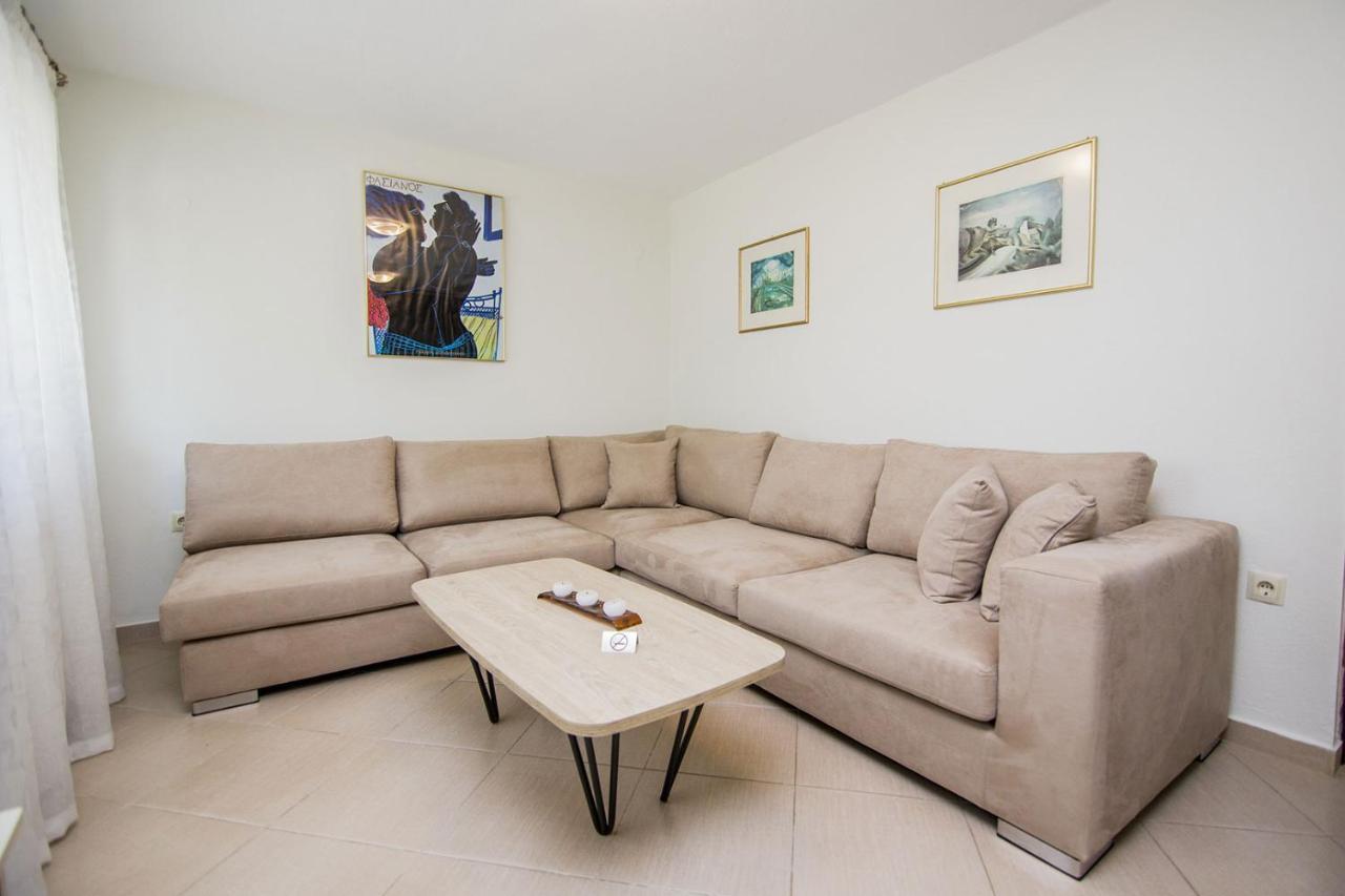Kasta Bnb Ofrínion 외부 사진