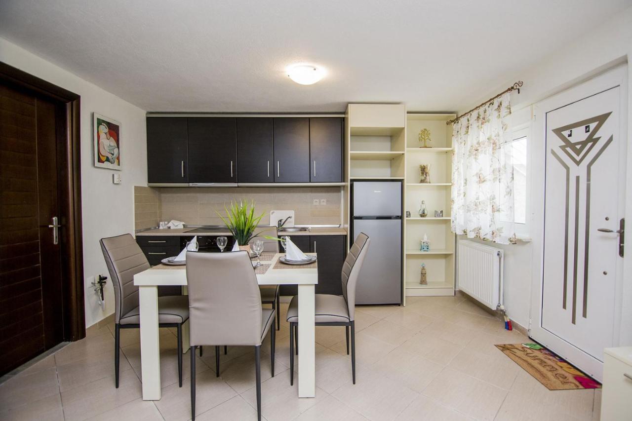 Kasta Bnb Ofrínion 외부 사진
